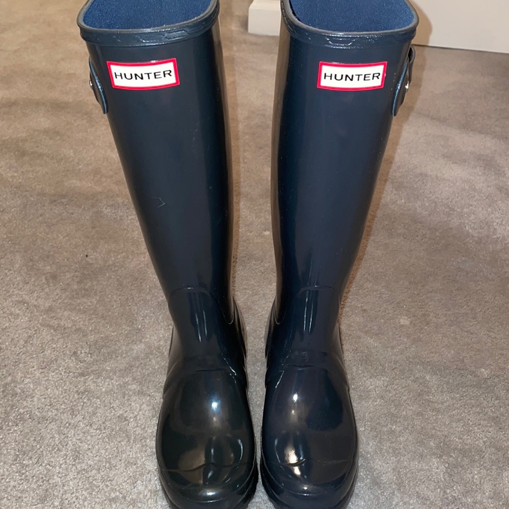 Brand new hunter boots, never worn. In perfect condition!